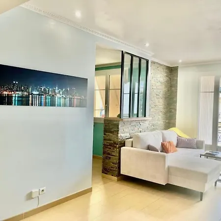 Merimee Yourhosthelper * Le Cannet